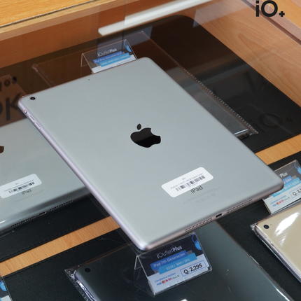 iPad Air 1ra Gen 9.7" 16GB Space Gray Wi-Fi