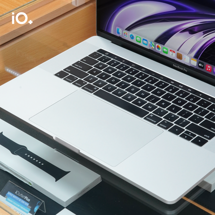 OFERTA MacBook Pro 15" 2017 Touch Bar, Core i7, 16GB, 1TB Flash Storage