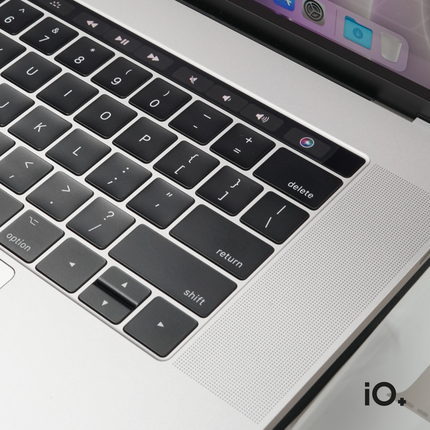 OFERTA MacBook Pro 15" 2017 Touch Bar, Core i7, 16GB, 1TB Flash Storage