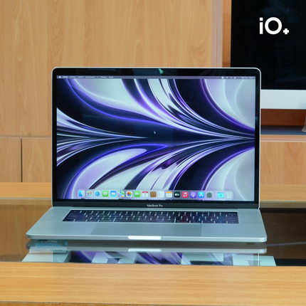 OFERTA MacBook Pro 15" 2017 Touch Bar, Core i7, 16GB, 1TB Flash Storage