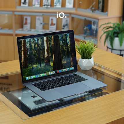 OFERTA 🚀 MacBook Pro 15" 2018 Touch Bar, Core i7, 32GB, 256GB SSD