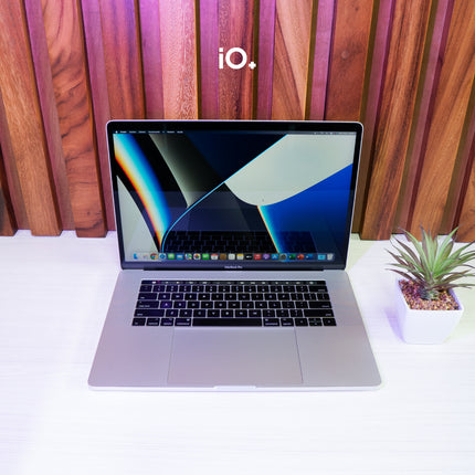 OFERTA 🚀 MacBook Pro 15" 2017 Touch Bar, Core i7, 16GB, 1TB Flash Storage