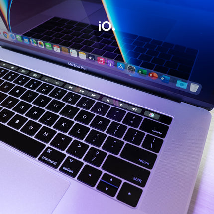 OFERTA 🚀 MacBook Pro 15" 2017 Touch Bar, Core i7, 16GB, 1TB Flash Storage