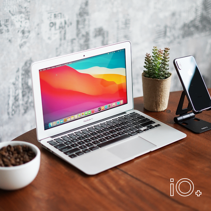 MacBook Air 11" 2014, Core i5, 4GB, 121GB Flash Storage.